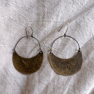 Jen Kahn hammered crescent earrings 🌙